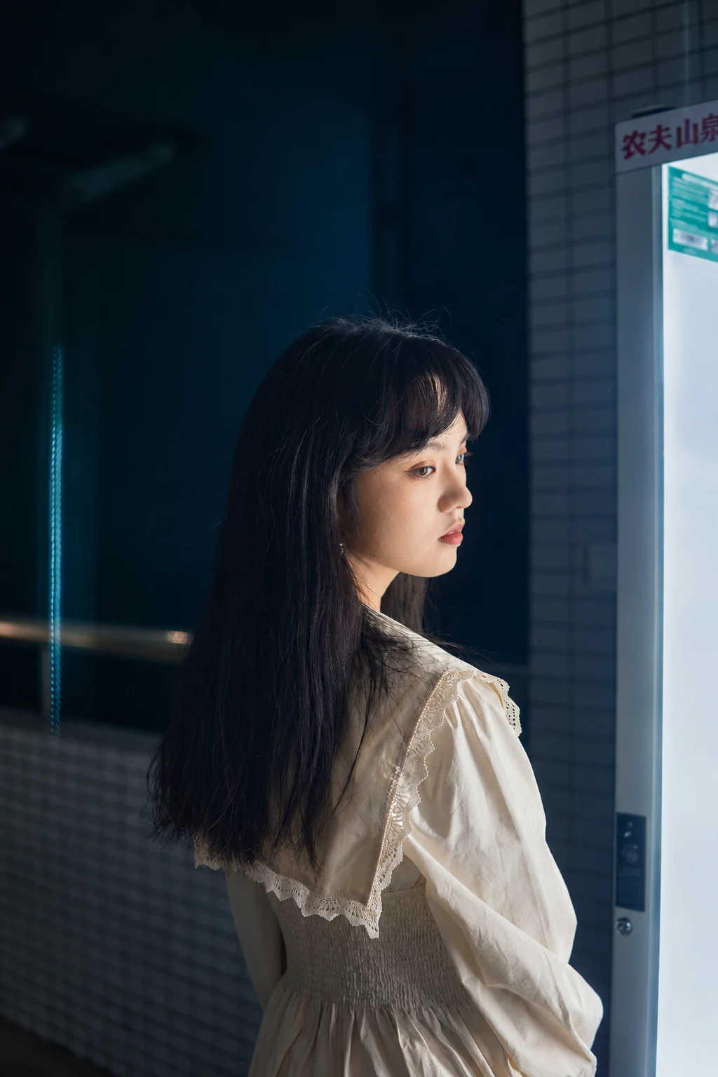 室内夜景中景 · AI 辅助效果探索版